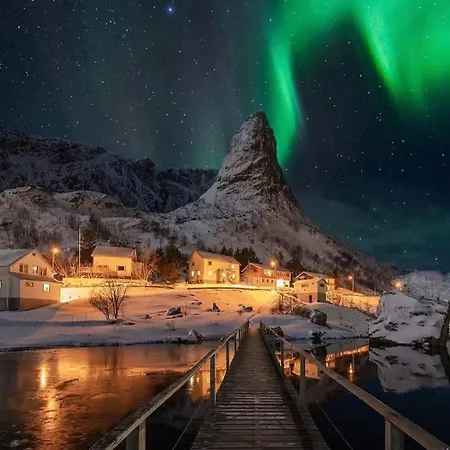 Northern Lights Lofoten, Reine * Moskenes